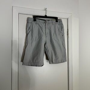 Grey Volcom shorts #skater
Size 32 W